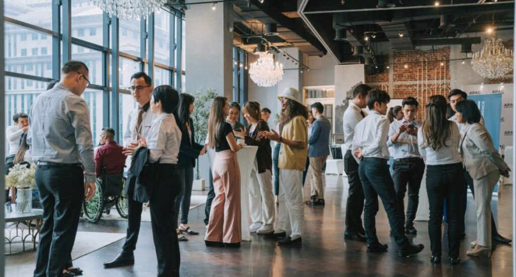 Feeling Awkward at Networking Events? What's the One Phrase That Can Break the Ice Instantly